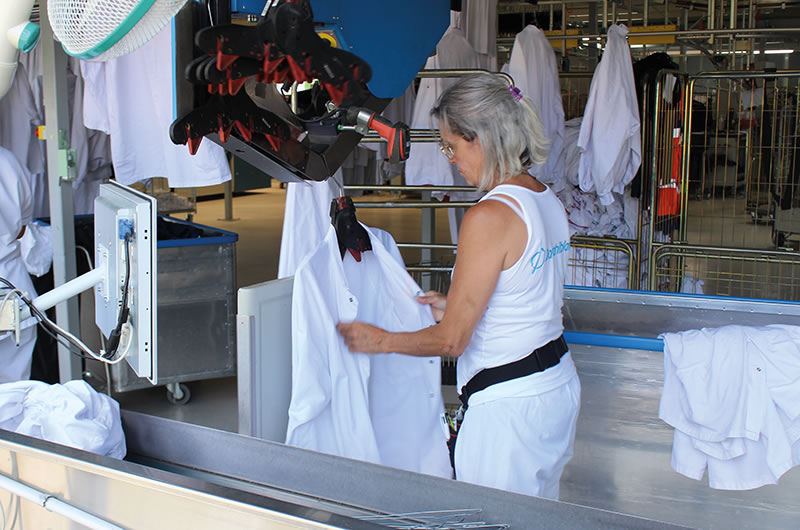 Mise sous cintre de blouse