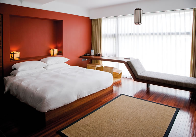 Lit dans une chambre d'hôtel